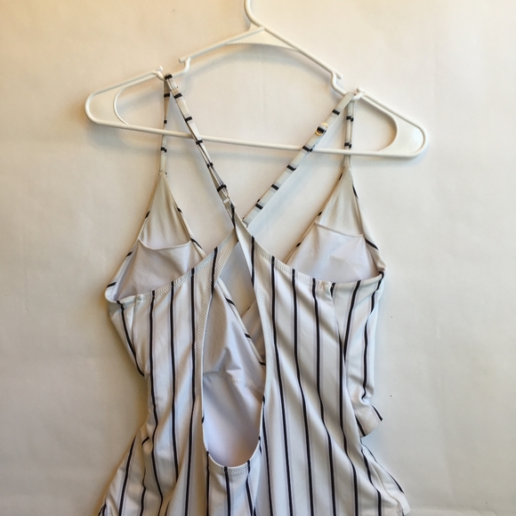 CUPSHE STAY YOUNG BLACK & WHITE SWIMSUIT - Picture 6 of 6